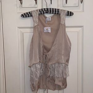 NWT Lilly Lou Open tie sleeveless Top Medium